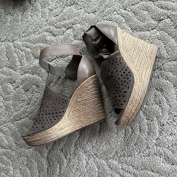 Marc Fisher Wedges Women’s Size 7.5 - Picture 3 of 6